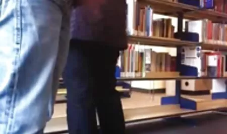 Viene costretta a sottomettersi e vecchie troie zoccole costretta a succhiare il cazzo