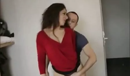 Nadia è imprigionata e nonne troie pelose subisce una punizione BDSM e giochi di testa (2015)