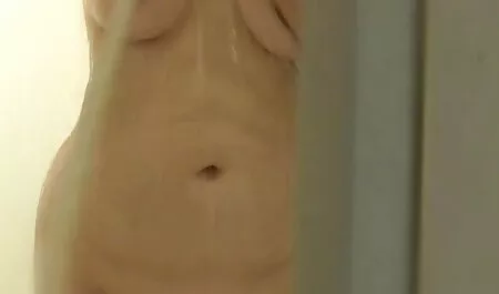 Crux Tessa Mirena film porno di vecchie troie
