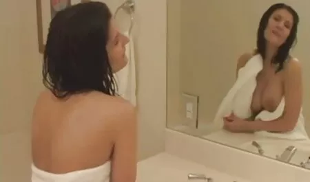 Nikki Knightly, vecchie troie italiane slut yoga