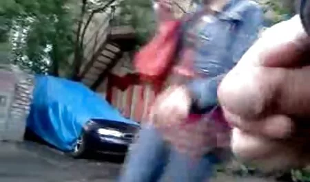 Afrodite si fermò sotto L'intenso attacco di vecchie troie Danny sui suoi seni e glutei.
