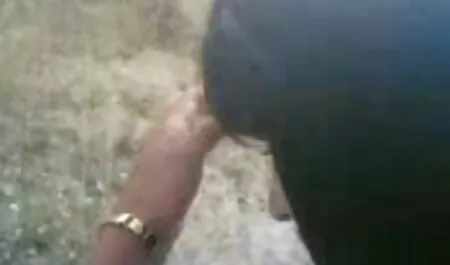 Legato da un groviglio di carne in una poltrona di peluche, la figa video porno vecchie maiale di Mariah è rivelata