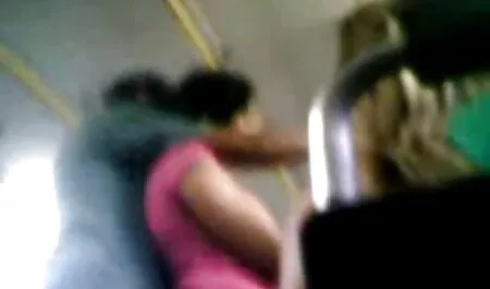 Ragazza vecchie troie scopano giovani per due