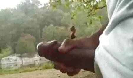 Grande vecchie troie pelose breasted pioggia