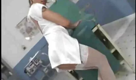 Maddie istintivamente sa che un vecchie baldracche cazzo duro si avvicina e la sua bocca si apre