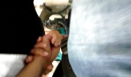 Tortura del seno di una donna, tortura dolorosa: vecchie troie amatoriali legatura e spremitura del seno e impiccagione.