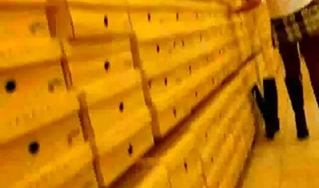 Mi avvicino a lei e le infilo un bavaglio bianco in bocca e poi INIZIO A italiane vecchie troie legarla